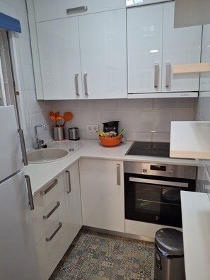 Refrigerador, microondas, horno, placa de cocina
