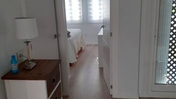 1 chambre, fer et planche à repasser, Wi-Fi gratuit, draps fournis