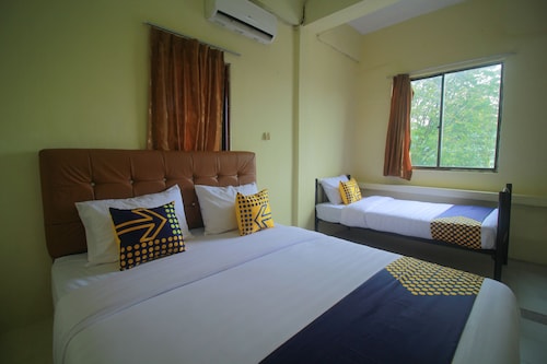 SPOT ON 2305 Andys Nur Penginapan