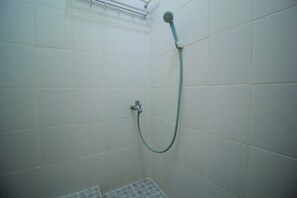 Chambre Triple Économique | Salle de bain
