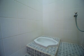 ห้องอีโคโนมีทริปเปิล | ห้องน้ำ | ฝักบัว, ผ้าเช็ดตัว