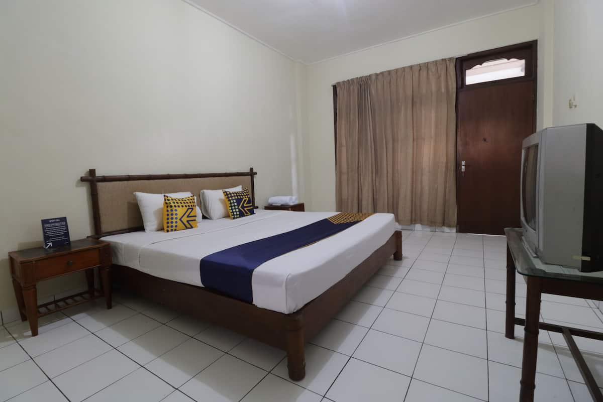 Economy Double Room | Desk, free WiFi, bed sheets