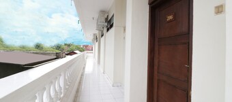 SPOT ON 2426 Hotel Aget Jaya Ii