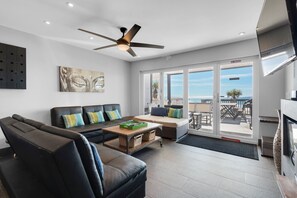 Smart TV, fireplace