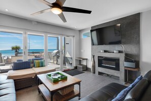 Smart TV, fireplace - Beach Front~Large Deck + Balcony~Updated~Klaus House #2 (Panama City Beach)