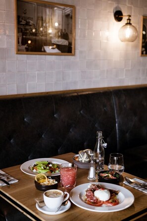 Daily cooked-to-order breakfast for a fee - Aparthotel Cristina (Zakopane)