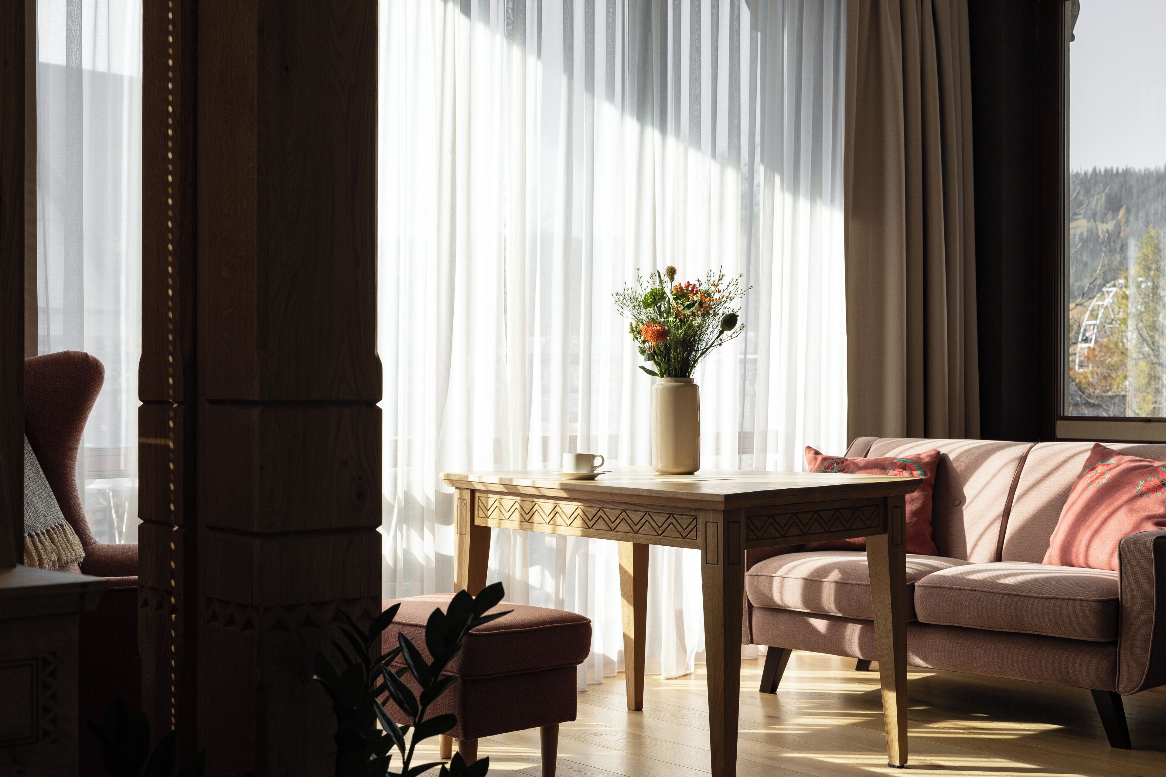 deluxe double room, balcony, mountain view | 1 bedroom, minibar, in-room safe, desk