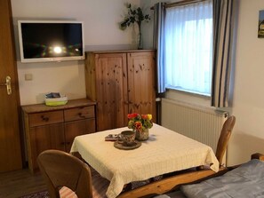 1 habitación, wifi y ropa de cama