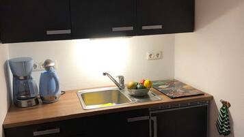 Fridge, coffee/tea maker, electric kettle, toaster