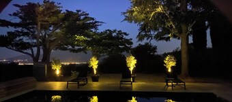 Charming Villa with large swimming pool & unique view over mountains, plain, sea