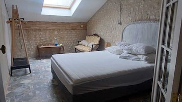 3 bedrooms, desk, iron/ironing board, free WiFi