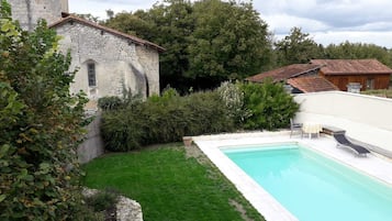 Piscina all'aperto, una piscina riscaldata