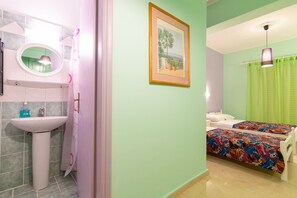 Dusche, Handtücher, Toilettenpapier