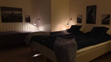 Habitación triple familiar, baño compartido | Decoración personalizada, muebles diferentes y wifi gratis