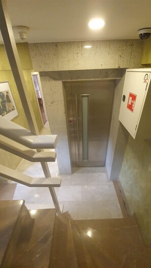 Corridors lead to rooms with doors featuring frosted glass panels.