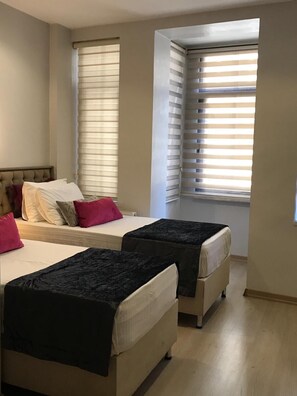 Premium bedding, minibar, in-room safe, individually decorated - Port Di Pera Hotel (Istanbul)