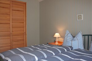 2 bedrooms, travel cot, WiFi, bed sheets