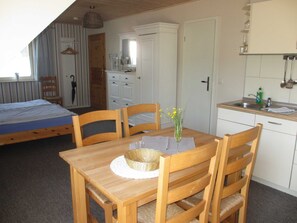 1 bedroom, travel cot, WiFi, bed sheets - Apartment 3 - Ferienhaus Woge (Insel Hiddensee)