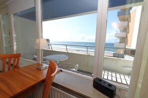 Unclassified image, 2 of 16, button