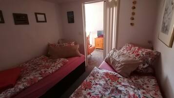 2 bedrooms, WiFi, bed sheets
