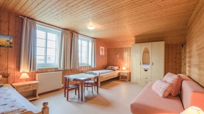 2 chambres, coffres-forts dans les chambres, Wi-Fi, draps fournis