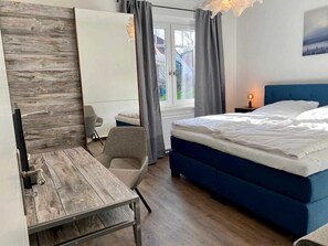 3 bedrooms, bed sheets