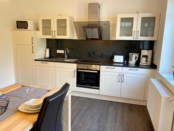 Køleskab, mikrobølgeovn, ovn, opvaskemaskine