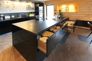 Coffee/tea maker, fridge, microwave, oven - Vacation cottage Vejle, Germany (Quern)
