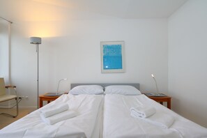 Unclassified image, 2 of 11, button