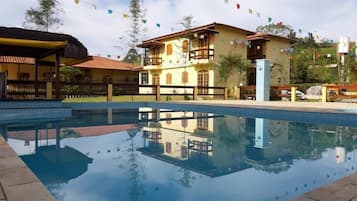 Piscina interna, piscina externa