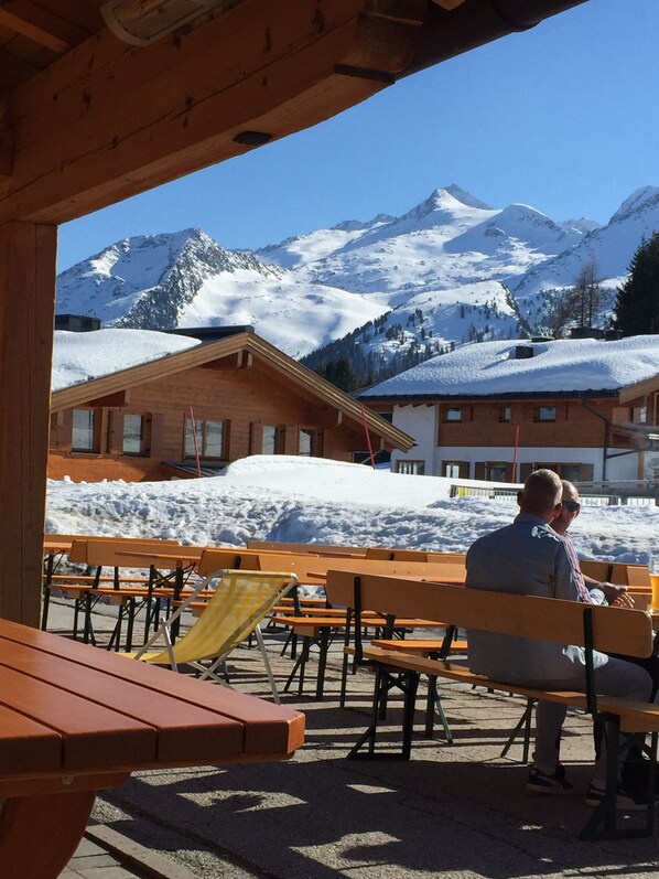 屋外ダイニングエリア