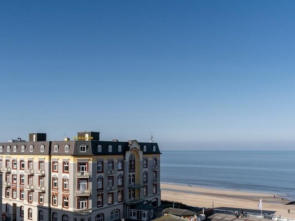 Unclassified image, 1 of 14, button