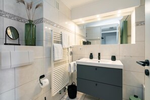 Unclassified image, 5 of 14, button