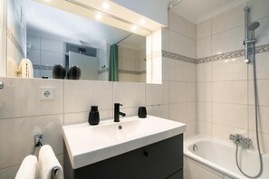 Unclassified image, 4 of 14, button