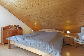 2 habitaciones, tabla de planchar con plancha y cuna de viaje 