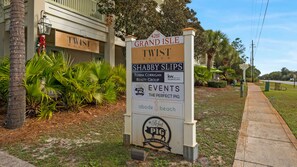 Property grounds - Shopping, Dining & Beach just Steps Away! + Free Attraction Tickets! (Santa Rosa Beach)