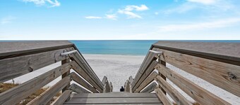 Remodeled Studio for 4: Pool, 300 Yards to Beach + Free Attraction Tickets!