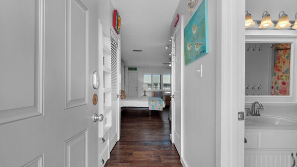 Fer et planche à repasser, Wi-Fi gratuit, draps fournis