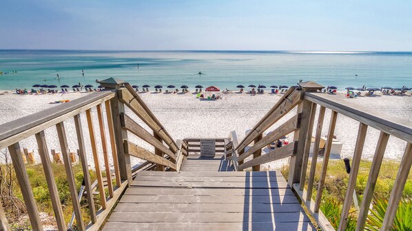 Beach nearby - Charming Studio for 2, Pool Views,  Next to Alys + Free Attraction Tickets! (Seacrest Beach)