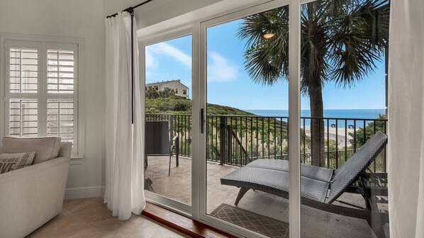 Smart TV, DVD player - Gulf Front 1st Floor Condo, Beach Setup, Sleeps 8 + Free Attraction Tickets! (Seagrove Beach)