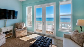 Smart-TV, DVD-spiller og bøker