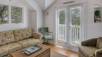 TV, DVD player, books, stereo