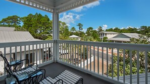 Property grounds - Bright Beachy, 6 mins to the Gulf, 2 Pools, Tennis + Free Attraction Tickets! (Santa Rosa Beach)