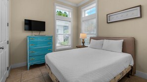 4 bedrooms, iron/ironing board, free WiFi, bed sheets - Bright Beachy, 6 mins to the Gulf, 2 Pools, Tennis + Free Attraction Tickets! (Santa Rosa Beach)