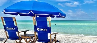 Monterey Condos B202 - ¡Vistas de 180 grados de las playas de arena blanca de azúcar!