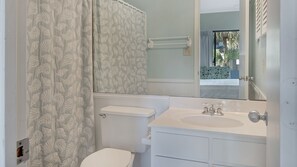 Towels - Cozy Studio Steps to Pool & Beach in Seagrove + Free Attraction Tickets! (Santa Rosa Beach)