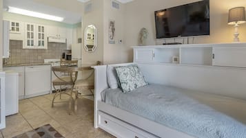 Iron/ironing board, free WiFi, bed sheets