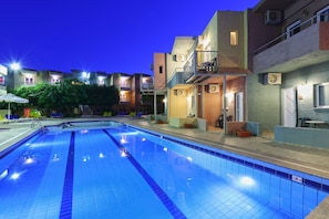 Outdoor pool - Cosman Hotel Apartments (Hersonissos)