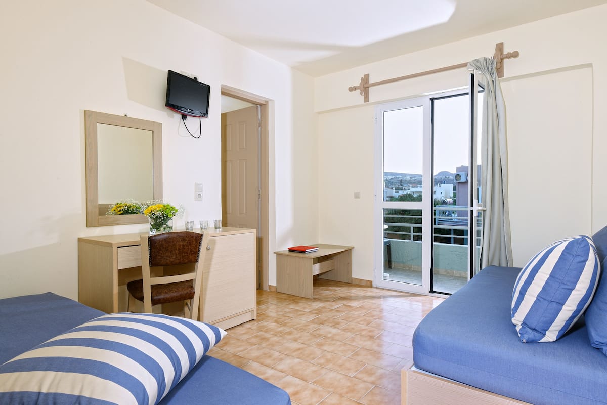 Family Room | Desk, soundproofing, iron/ironing board (on request), WiFi (free)