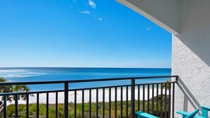 Property grounds - Gulf Front, Modern Coastal 3rd Floor Unit, Sleeps 6 +Free Attraction Tickets! (Santa Rosa Beach)